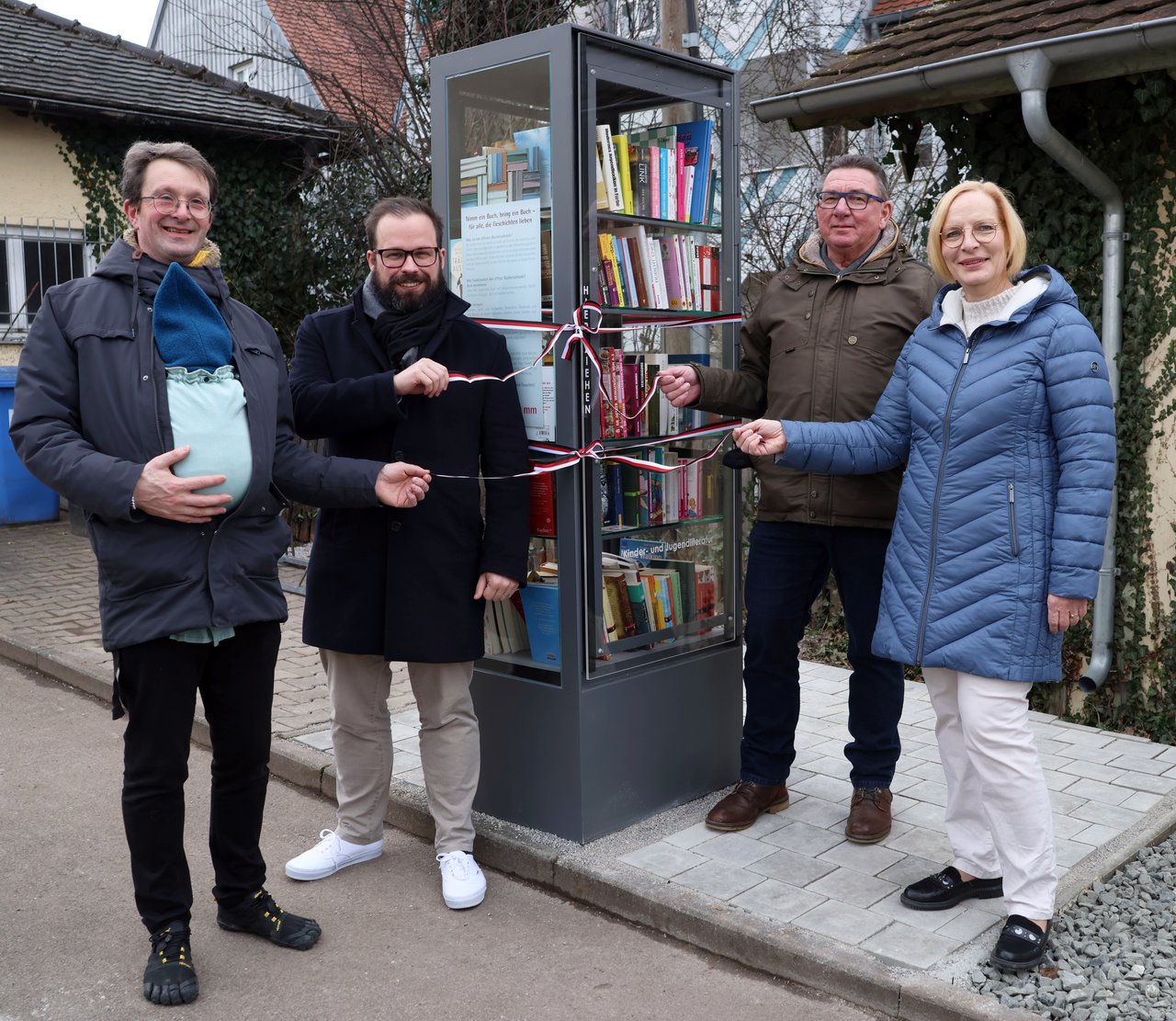 2024-12-18_Eröffnung-Bücherschrank-Sth