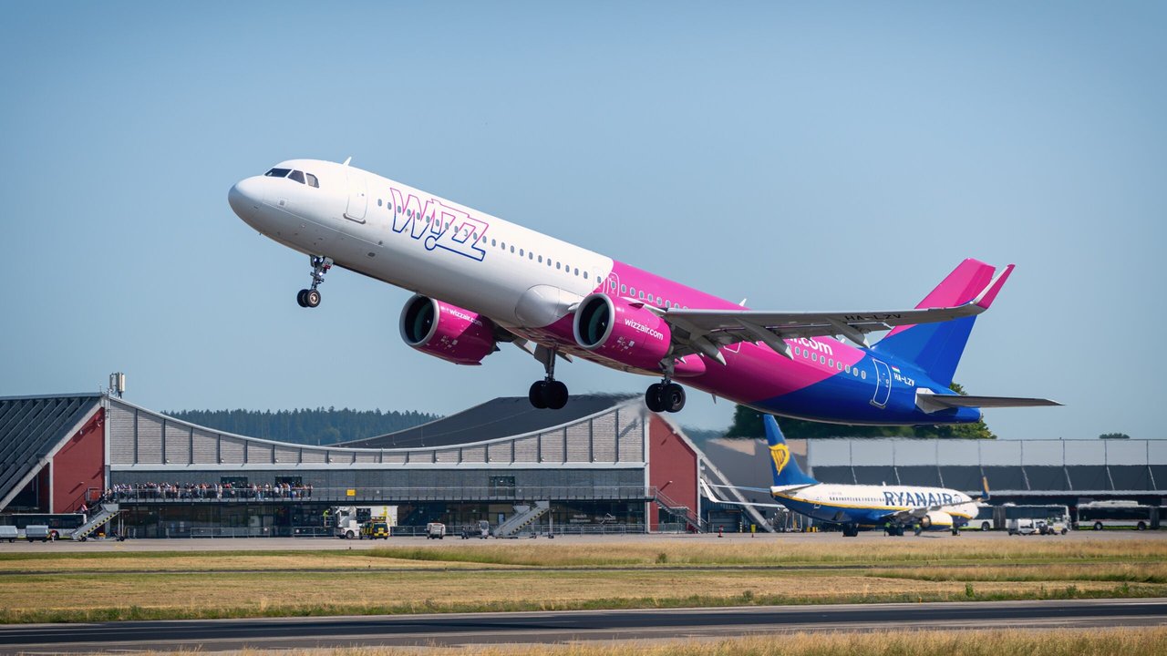 Wizz-Air-beim-Start-scaled