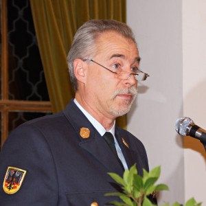 Stadtbrandrat Hans Hirschmeier dankte auch den Partnerinnen und den Arbeitegebern der Feuerwehrkräfte